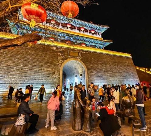 青州古城：流光溢彩迎元宵節