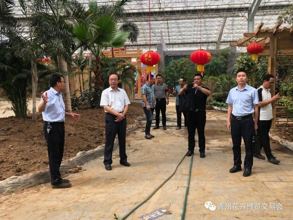 濟(jì)南市園林和林業(yè)綠化局副局長鄭兆亮一行到青州花博會現(xiàn)場調(diào)研展會參展工作布置情況