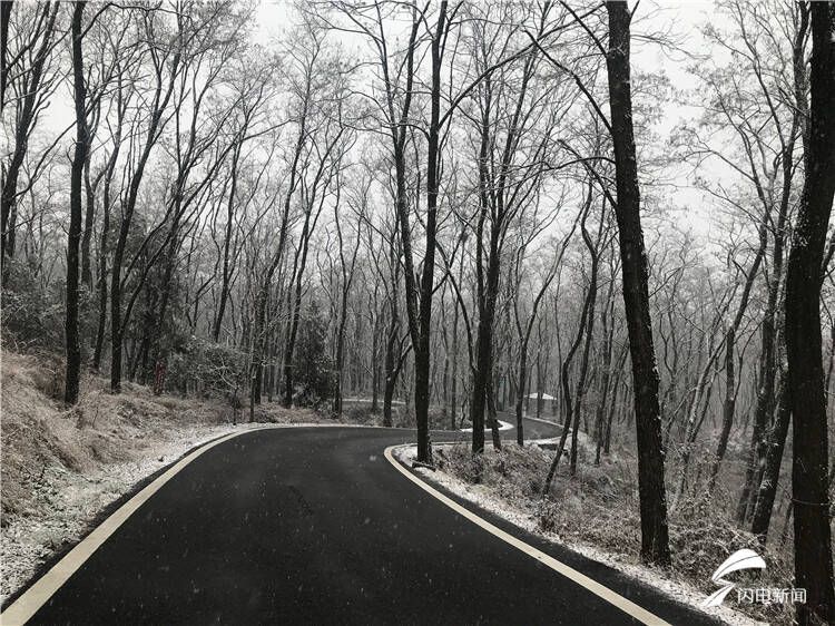 濰坊迎來今冬首場降雪 青州仰天山銀裝素裹