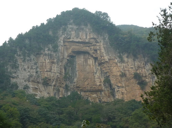 仰天山上靈澤洞，夏日清涼好去處