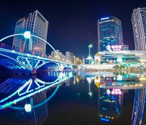 “夜經(jīng)濟(jì)”點(diǎn)亮濰坊，28個重點(diǎn)夜間經(jīng)濟(jì)項(xiàng)目建設(shè)加快推動